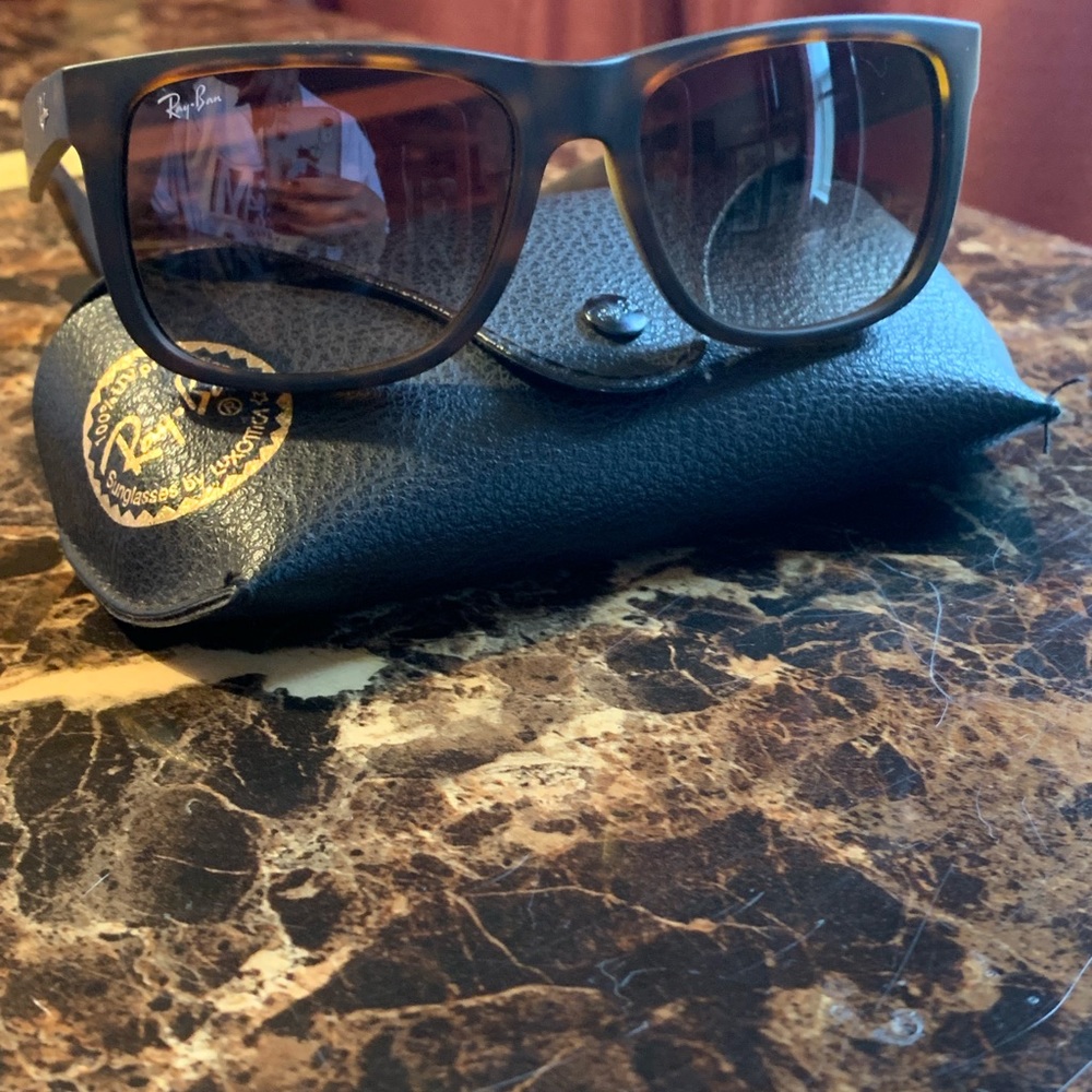 Ray Ban Sunglasses - Picture 3 of 4
